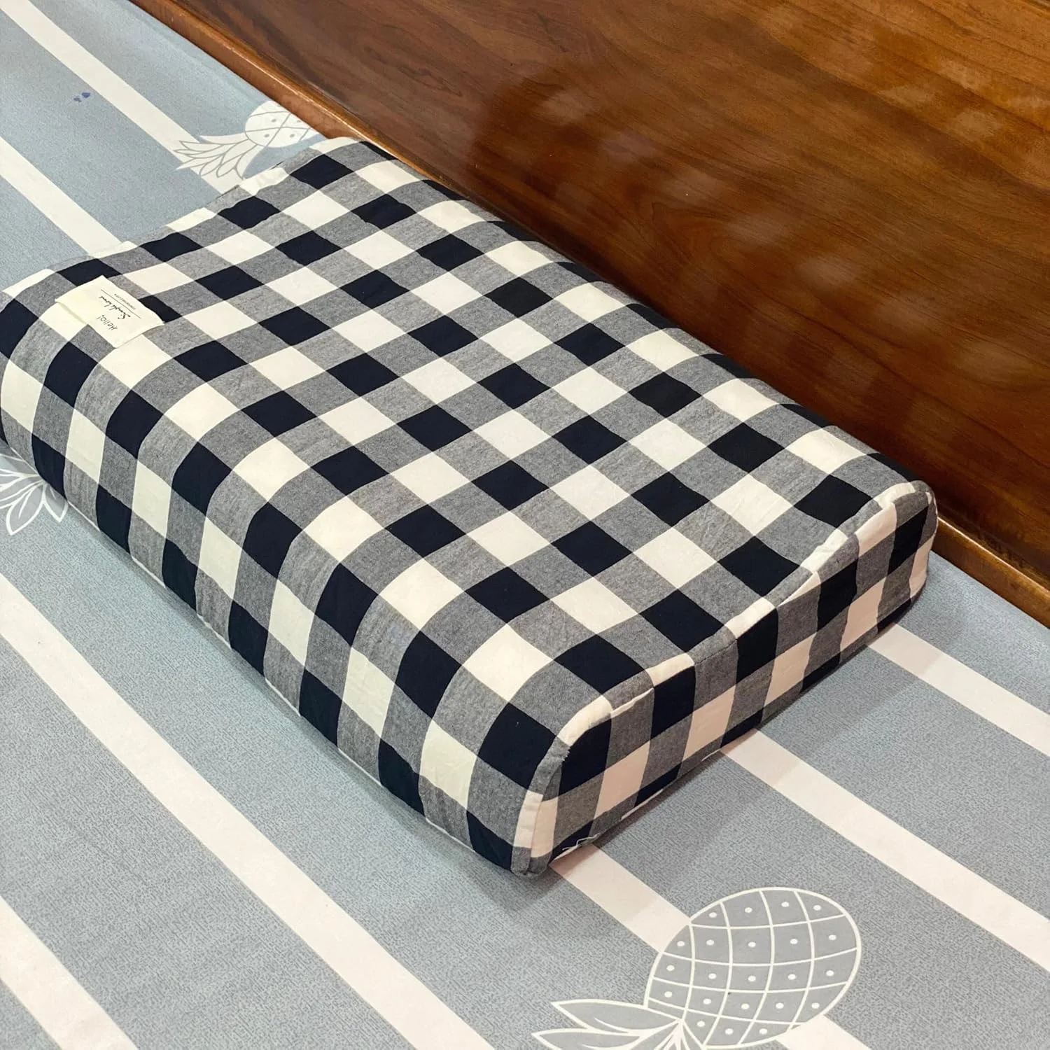 روکش بالش نخی Marsrut مناسب برای بالش های لوله ای، مموری فوم گردن و بالش های گردنی کانتور، با زیپ مخفی برای محافظ صورت (طرح چهارخانه سفید مشکی، فقط روکش) روکش بالش نخی Marsrut مناسب برای بالش های لوله ای، مموری فوم گردن و بالش های گردنی کانتور، با زیپ مخفی برای محافظ صورت (طرح چهارخانه سفید مشکی، فقط روکش)