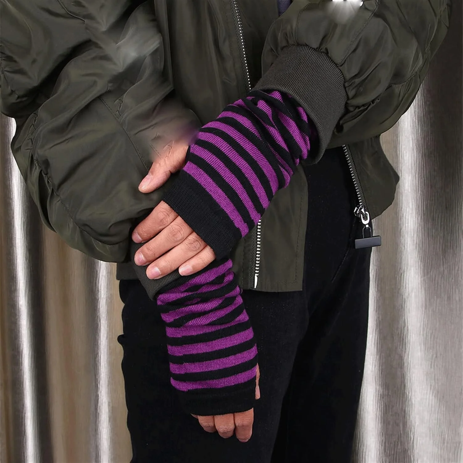 دستکش های BUYUP زنانه، دستکش های راه راه آرنجی زنانه، دستکش های بافتنی گرم بلند بدون انگشت، دستکش های آرنجی. (رنگ: مشکی بنفش) دستکش های BUYUP زنانه، دستکش های راه راه آرنجی زنانه، دستکش های بافتنی گرم بلند بدون انگشت، دستکش های آرنجی. (رنگ: مشکی بنفش)