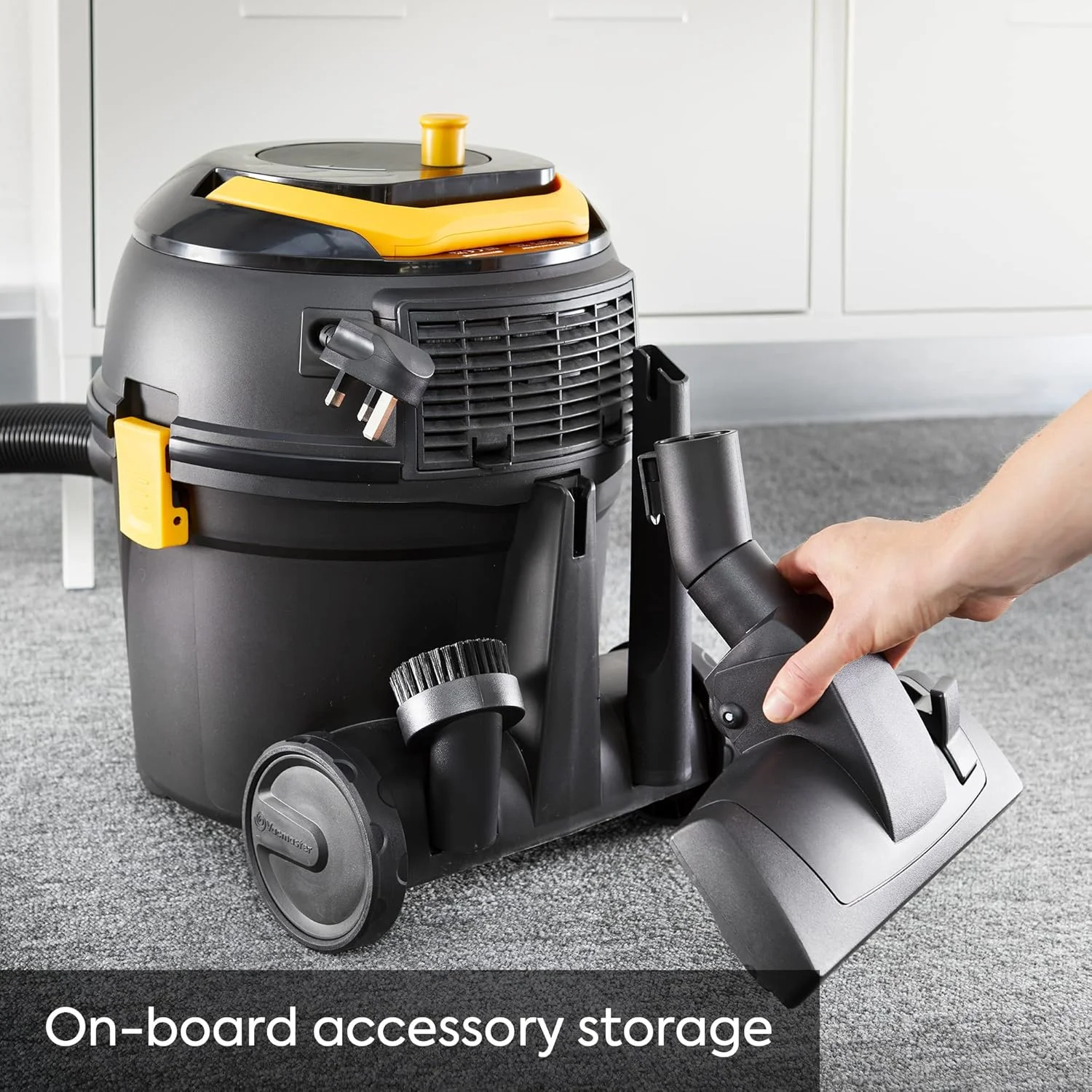 جاروبرقی سطلی Vacmaster D8 به همراه 5 کیسه گرد و غبار. جاروبرقی کیسه ای قدرتمند، با دسترسی طولانی و کم صدا با فیلتراسیون HEPA 13 برای مصارف خانگی، تجاری و صنعتی. جاروبرقی سطلی Vacmaster D8 به همراه 5 کیسه گرد و غبار. جاروبرقی کیسه ای قدرتمند، با دسترسی طولانی و کم صدا با فیلتراسیون HEPA 13 برای مصارف خانگی، تجاری و صنعتی.