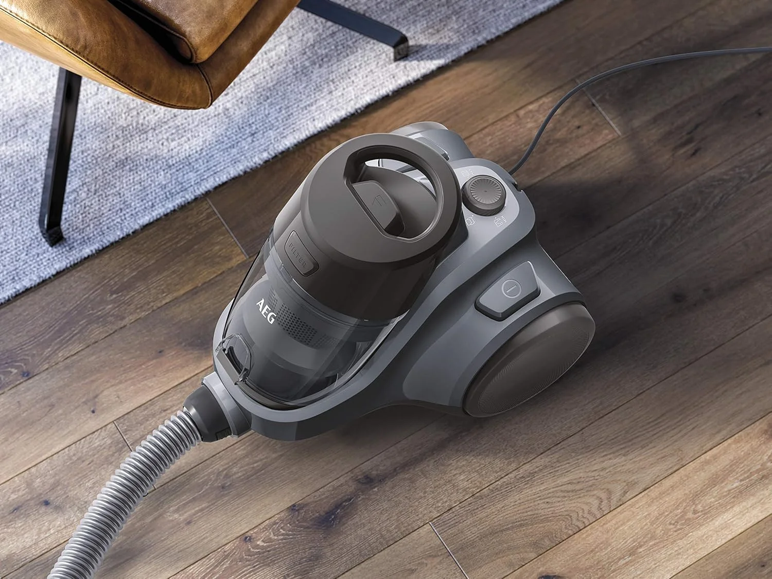 جاروبرقی بدون کیسه AEG Total Home LX5-2-4DB، آبی جین، 700 وات، 80 دسی بل جاروبرقی بدون کیسه AEG Total Home LX5-2-4DB، آبی جین، 700 وات، 80 دسی بل