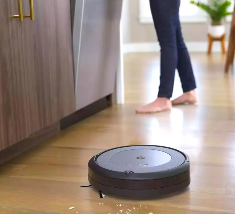 جاروبرقی رباتیک iRobot i5+ i555620 با تخلیه خودکار مخزن جاروبرقی رباتیک iRobot i5+ i555620 با تخلیه خودکار مخزن