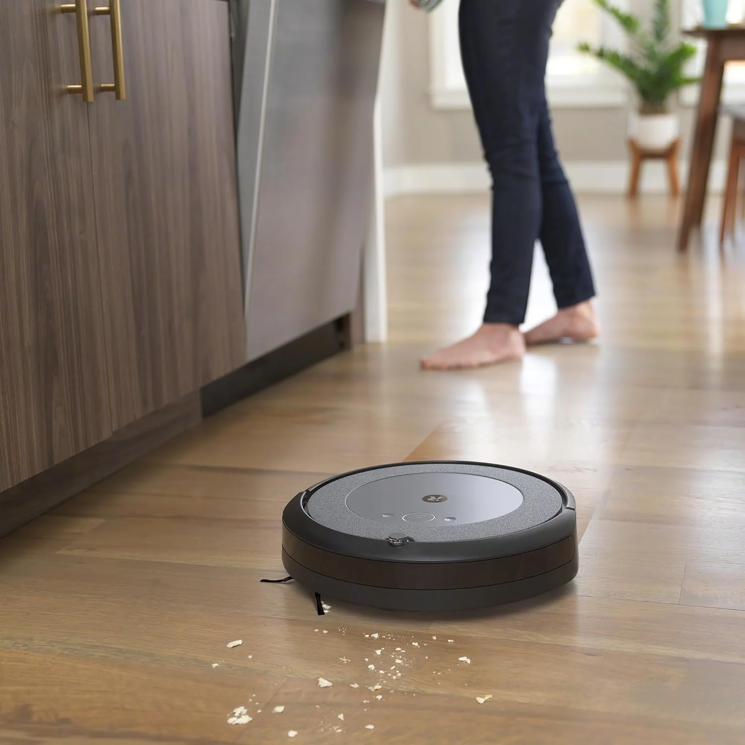 جاروبرقی رباتیک و تی شوی 2 در 1 iRobot Roomba Combo i5 (i5172)، اتصال WiFi - 2 برس لاستیکی - نقشه برداری، حافظه و انطباق با خانه - سازگار با دستیارهای صوتی جاروبرقی رباتیک و تی شوی 2 در 1 iRobot Roomba Combo i5 (i5172)، اتصال WiFi - 2 برس لاستیکی - نقشه برداری، حافظه و انطباق با خانه - سازگار با دستیارهای صوتی