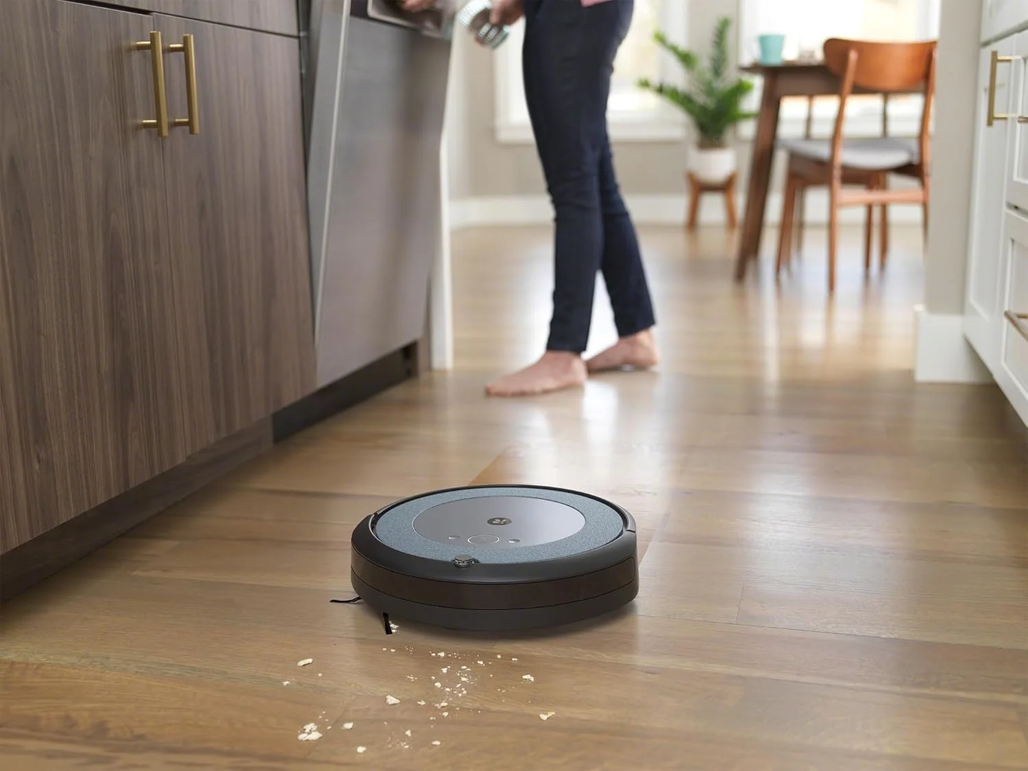 جاروبرقی رباتیک و تی شوی 2 در 1 iRobot Roomba Combo i5 (i5172)، اتصال WiFi - 2 برس لاستیکی - نقشه برداری، حافظه و انطباق با خانه - سازگار با دستیارهای صوتی جاروبرقی رباتیک و تی شوی 2 در 1 iRobot Roomba Combo i5 (i5172)، اتصال WiFi - 2 برس لاستیکی - نقشه برداری، حافظه و انطباق با خانه - سازگار با دستیارهای صوتی