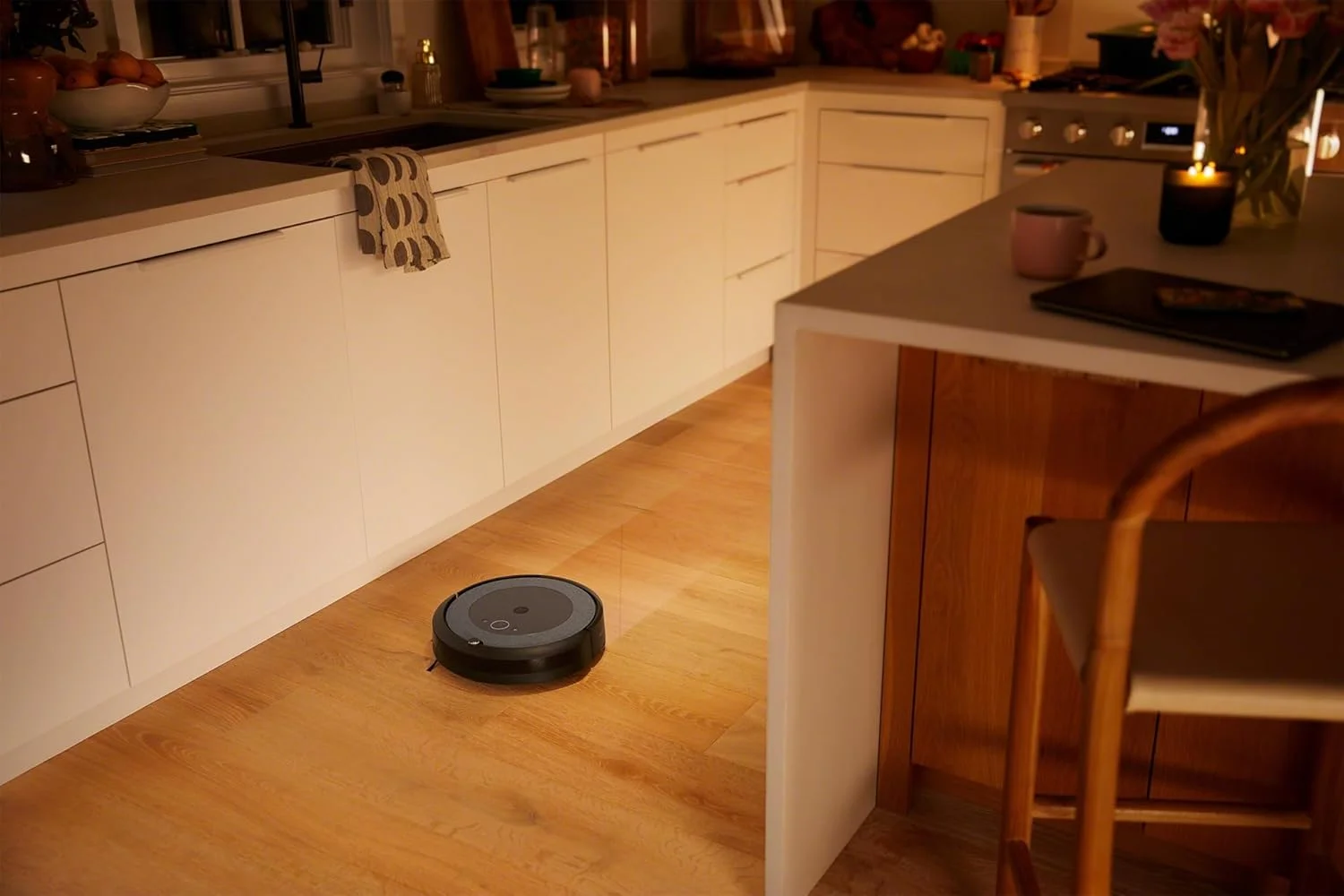 جاروبرقی رباتیک و تی شوی 2 در 1 iRobot Roomba Combo i5 (i5172)، اتصال WiFi - 2 برس لاستیکی - نقشه برداری، حافظه و انطباق با خانه - سازگار با دستیارهای صوتی جاروبرقی رباتیک و تی شوی 2 در 1 iRobot Roomba Combo i5 (i5172)، اتصال WiFi - 2 برس لاستیکی - نقشه برداری، حافظه و انطباق با خانه - سازگار با دستیارهای صوتی