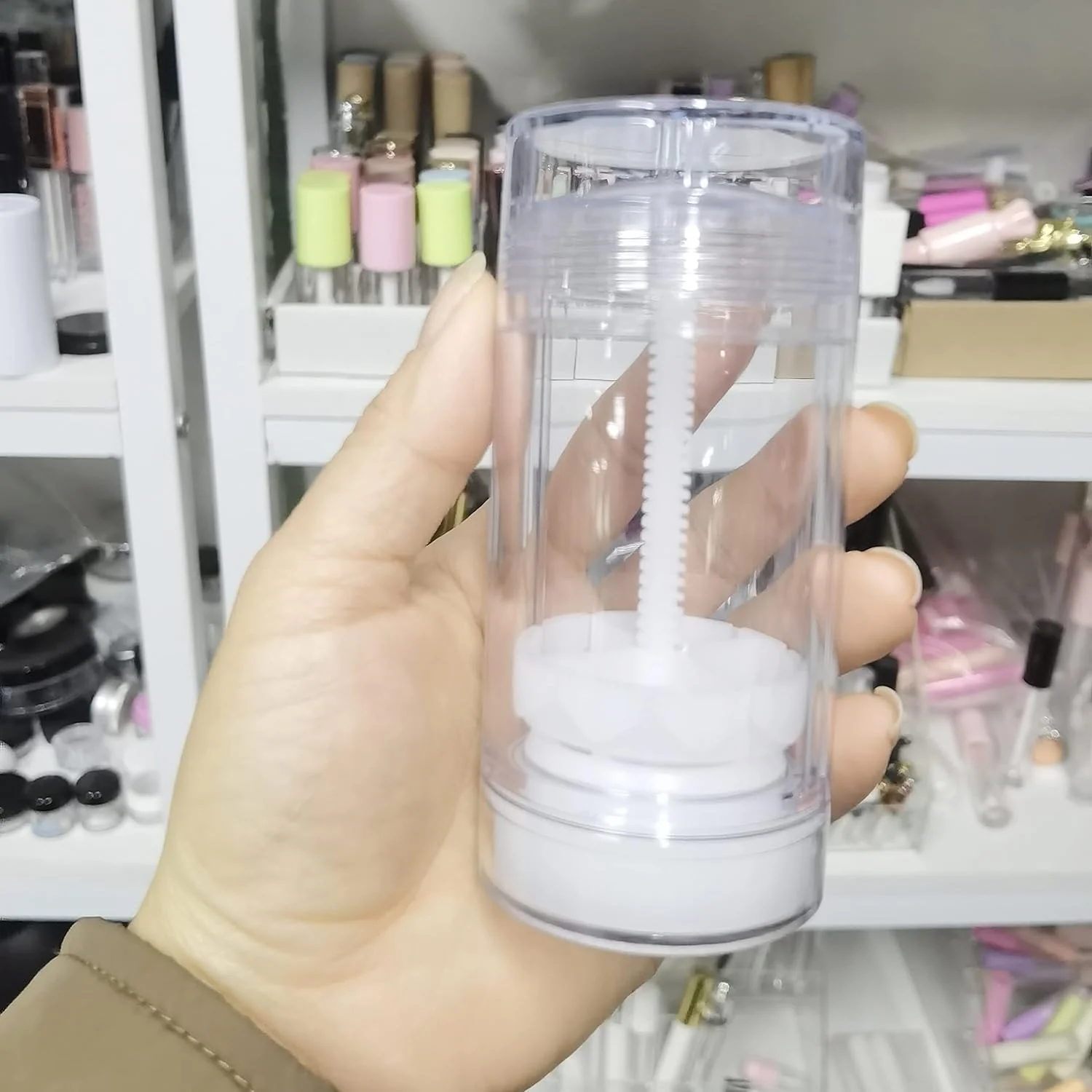 COSIDEA بسته 6 عددی ظروف خالی شفاف گرد 75 گرمی / 2.5 اونسی برای مواد خوشبو کننده، پر کردن از پایین، لوله های بزرگ چرخشی برای واکس مو، بطری بالم لب COSIDEA بسته 6 عددی ظروف خالی شفاف گرد 75 گرمی / 2.5 اونسی برای مواد خوشبو کننده، پر کردن از پایین، لوله های بزرگ چرخشی برای واکس مو، بطری بالم لب