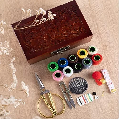 جعبه خیاطی، جعبه نگهداری لوازم خیاطی چوبی محکم و قدیمی، جعبه سازمان دهنده لوازم خیاطی به همراه کیت لوازم جانبی، سبد لوازم خیاطی مناسب مبتدیان/بزرگسالان/کودکان/خانم ها/آقایان (رنگ: رنگ چوب، اندازه: 21.5x13)