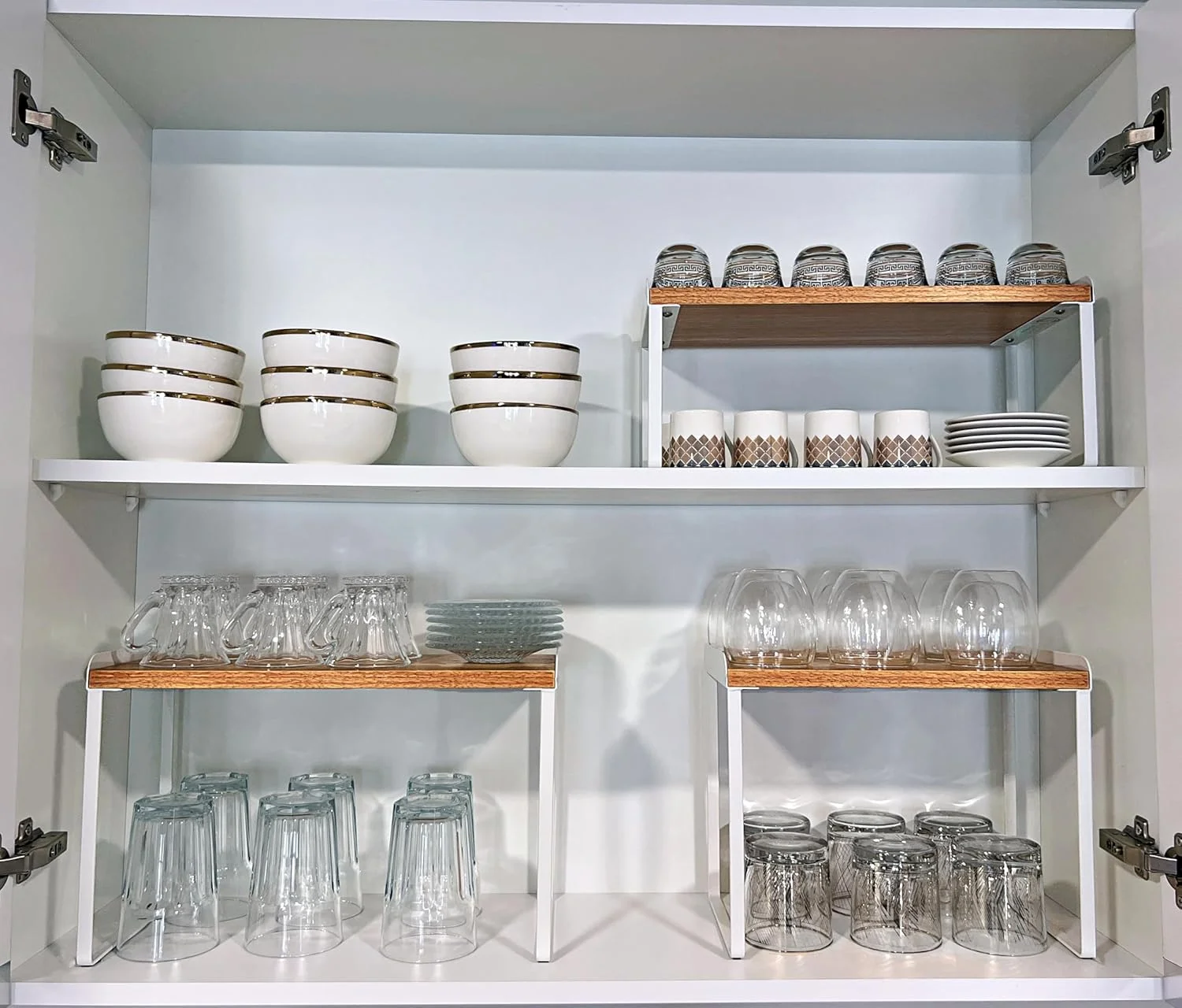 ارگانایزر چوبی کابینت آشپزخانه و قفسه پیشخوان، میز قفسه کتاب، ارگانایزر قفسه آشپزخانه قابل انباشت، انبار ذخیره سازی حمام زیر سینک، قفسه ادویه ضد لغزش (بلوط عسلی و سفید، 32 سانتی متر / 12.5 اینچ)