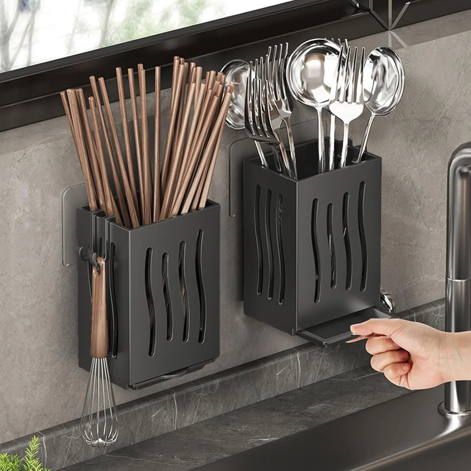 جا قاشقی چند منظوره - استند نگهداری وسایل آشپزخانه با سینی تخلیه، قابل نصب روی دیوار و ایستاده، سازمان دهنده قاشق و چنگال، جنس ABS ضخیم برای آشپزخانه (مشکی، 8.5x6.6x12.5 سانتی متر) جا قاشقی چند منظوره - استند نگهداری وسایل آشپزخانه با سینی تخلیه، قابل نصب روی دیوار و ایستاده، سازمان دهنده قاشق و چنگال، جنس ABS ضخیم برای آشپزخانه (مشکی، 8.5x6.6x12.5 سانتی متر)