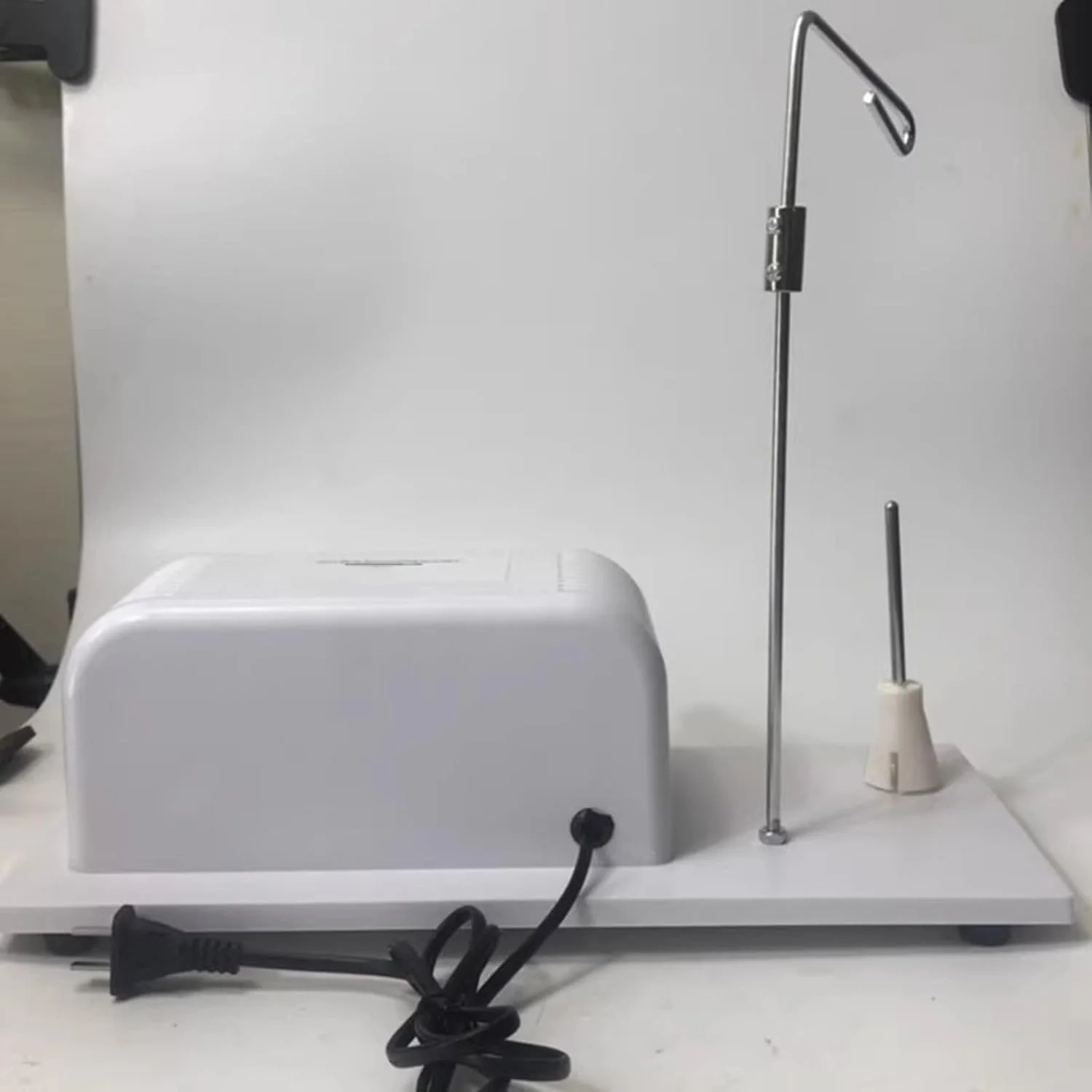 ماسوره پیچ اتوماتیک QCHIAN، ماسوره پیچ قابل حمل برای خیاطی با راهنمای نخ، پایه قرقره و صفحه نصب فولادی، تجربه سیم پیچی سریع و کارآمد ماسوره پیچ اتوماتیک QCHIAN، ماسوره پیچ قابل حمل برای خیاطی با راهنمای نخ، پایه قرقره و صفحه نصب فولادی، تجربه سیم پیچی سریع و کارآمد