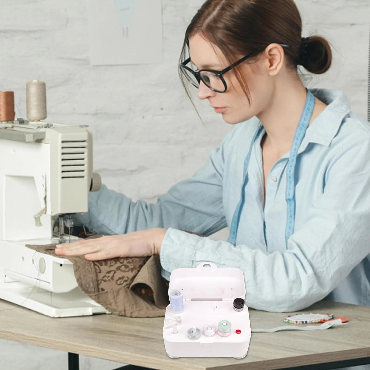 سیم پیچ های ماسوره اتوماتیک قابل حمل - سیم پیچ های ماسوره برقی ساده و قابل حمل، تغذیه از طریق USB و باتری | ابزار لوازم جانبی گلدوزی پایه نخ هوشمند با دسته، سفید