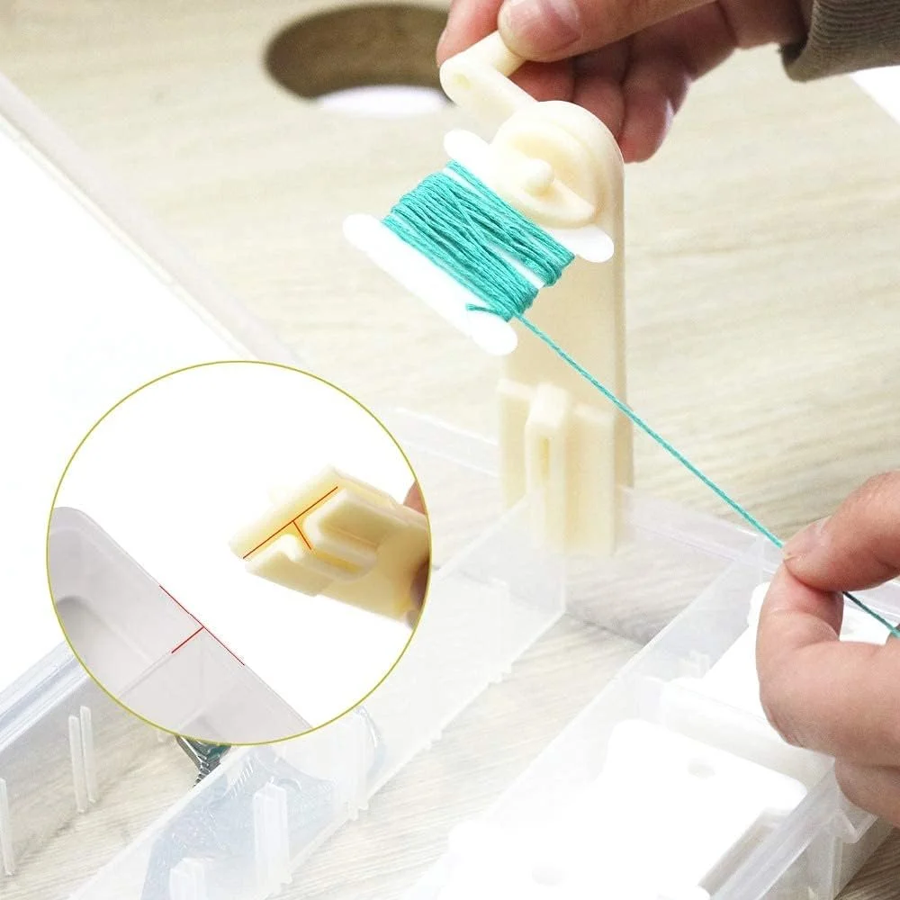 100 عدد ماسوره نخ دندان پلاستیکی با نخ پیچ و 4 برگه برچسب خالی برای نگهداری لوازم خیاطی