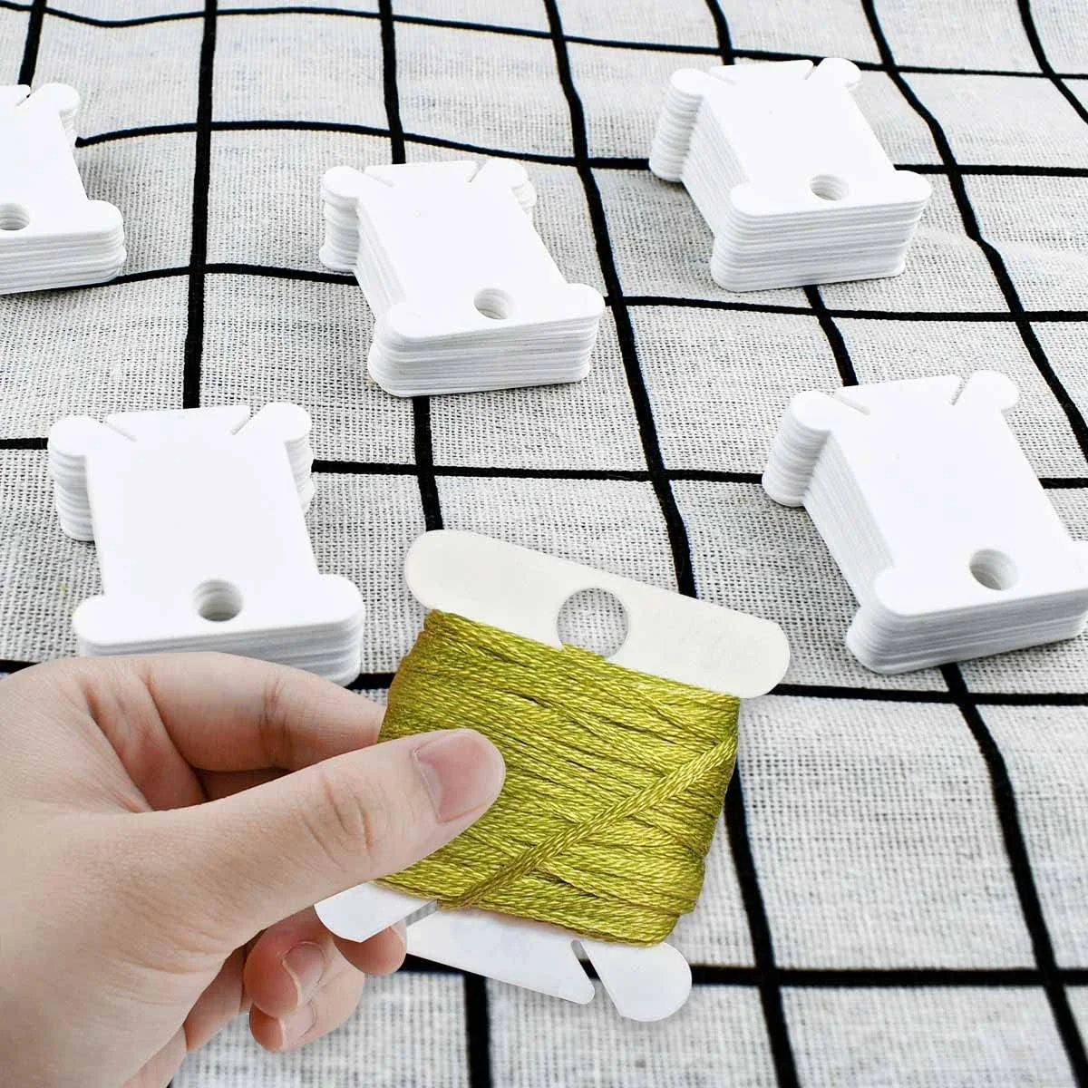 120 عدد ماسوره نخ دندان پلاستیکی برای نخ دوزی، نخ پنبه ای گلدوزی، نخ های کوک، کاردستی، خیاطی، نگهداری، سازمان دهنده نخ، کارت های گلدوزی DIY (سفید)