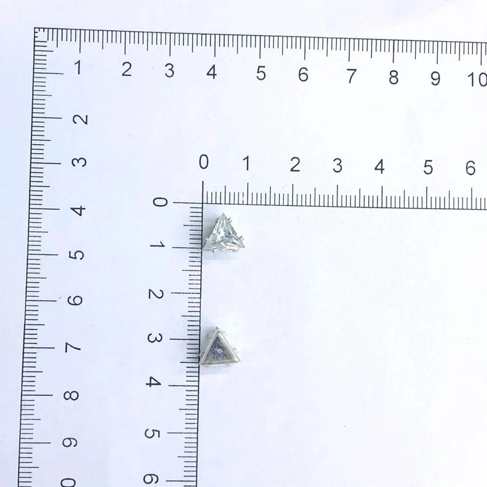 72 عدد کریستال مثلثی شکل با گیره نقره ای، رنگ کریستالی، 8x8 میلی متر