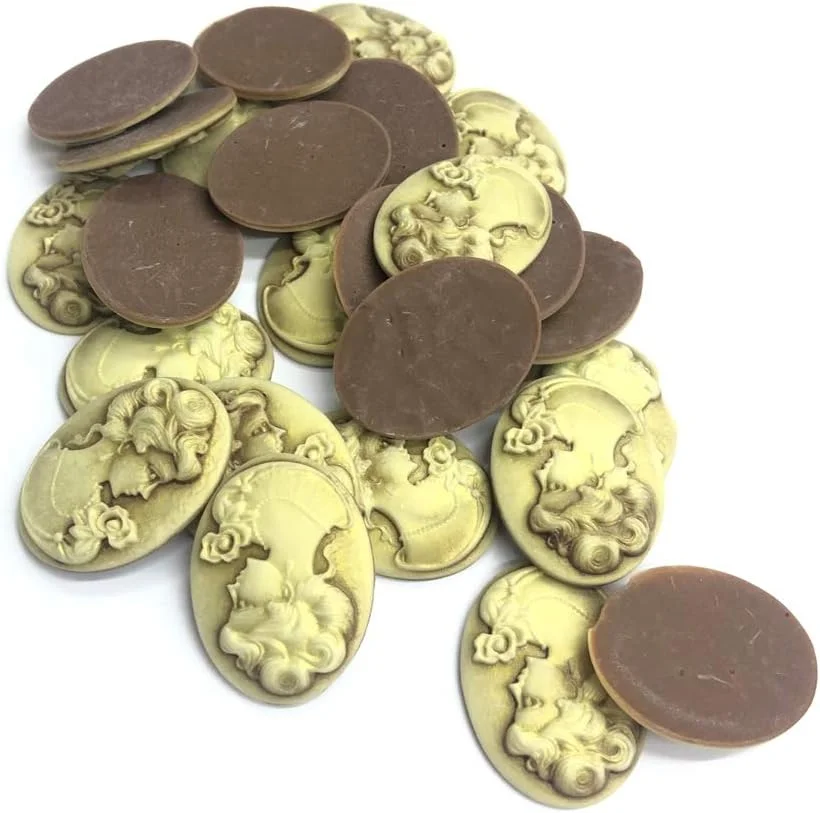 25 عدد - تصویر چهره سنت الیزابت مجارستان برای دوخت و چسباندن، پلاستیکی با رنگ طلایی (سایز 20x30 میلی متر)