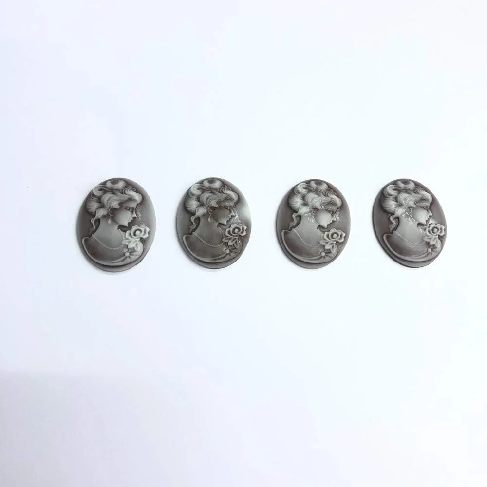 25 عدد - تصویر صورت سنت الیزابت مجارستانی برای دوخت و چسباندن، پلاستیکی، رنگ خاکستری (سایز 20x30 میلی متر)