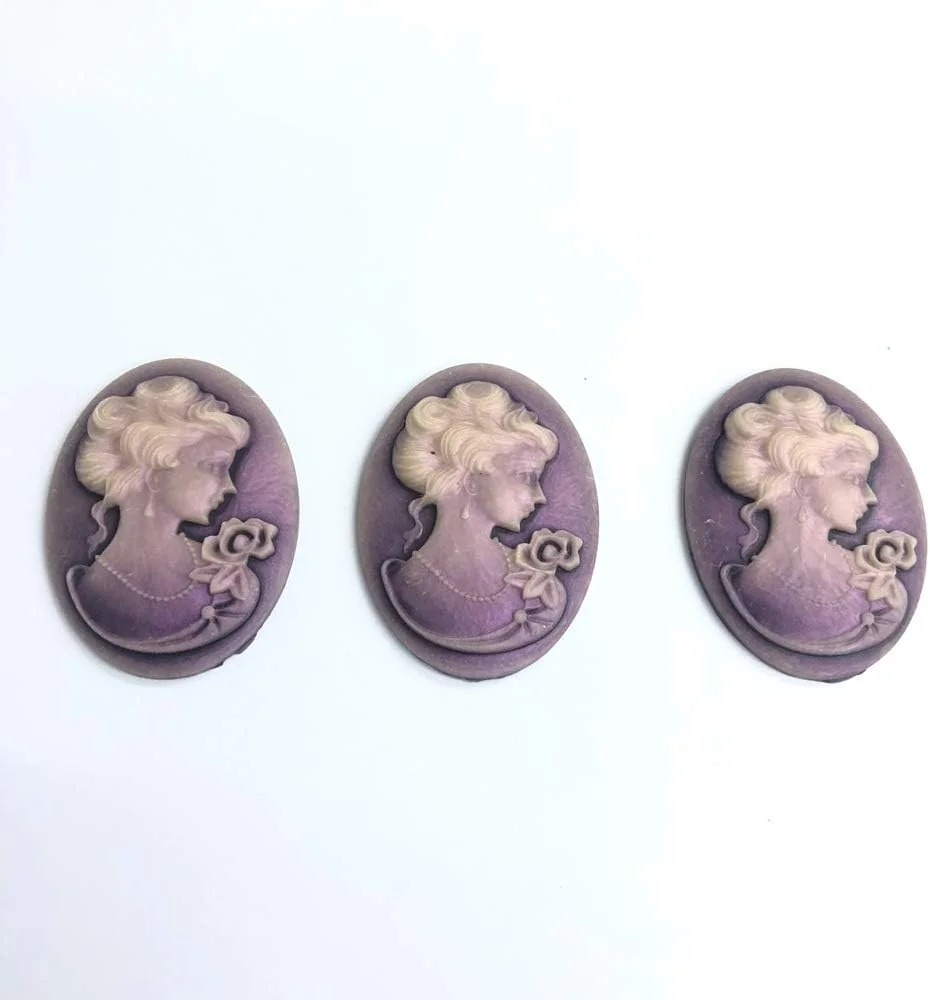 10 عدد - تصویر صورت سنت الیزابت مجارستانی برای دوخت و چسباندن، پلاستیکی، رنگ بنفش (سایز 26x36 میلی متر)