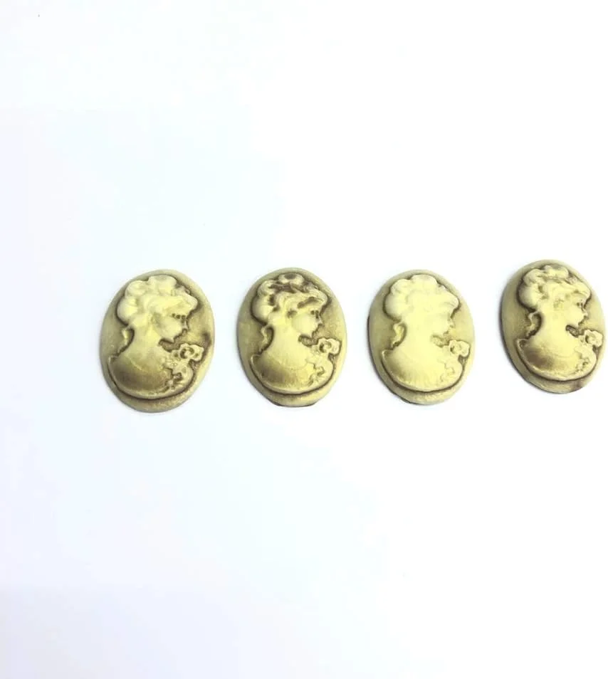 ۲۵ عدد - چهره سنت الیزابت مجارستان برای دوخت و چسباندن با چسب، پلاستیکی به رنگ طلایی (سایز ۱۸x۲۵ میلی متر)