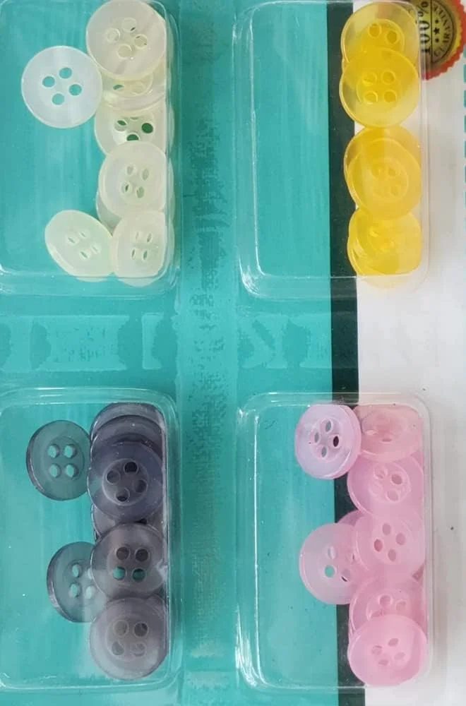 80 عدد دکمه خیاطی چهار سوراخه، رنگ های متنوع، مناسب برای تعمیر پیراهن و مصارف دیگر، 1 سانتی متر