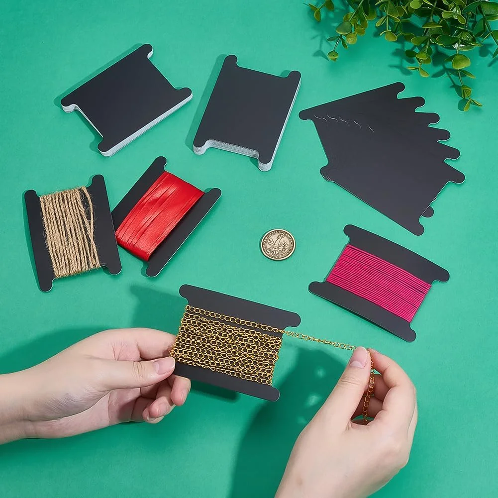 پی اچ پانداهال بسته 50 عددی بوبین کاغذی مشکی، بوبین های تخت، بوبین های نخ کاغذی، قرقره نخ، کارت نگهدارنده نخ برای گلدوزی، کوک متقاطع، کاردستی DIY