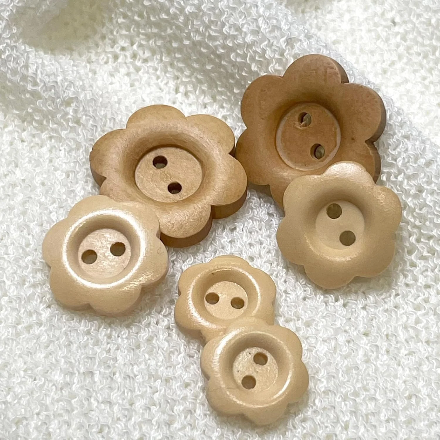 مجموعه دکمه های چوبی لبه گلبرگی PETITECOCOCRAFTS - بسته 60 عددی