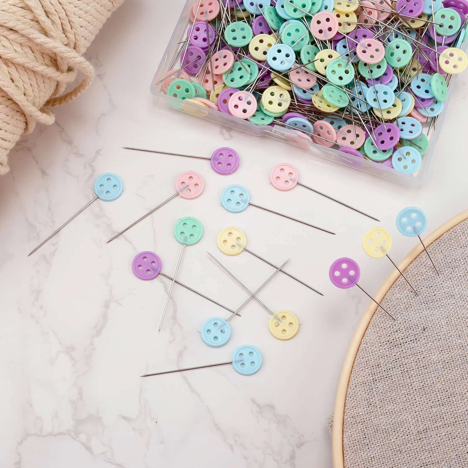 پین های سر تخت دکمه ای PEUTIER، 200 عدد، پین های تزئینی رنگارنگ، پین های خیاطی، پین های لحاف دوزی به همراه جعبه نگهداری برای پروژه های خیاطی پارچه ای، خیاطی و DIY