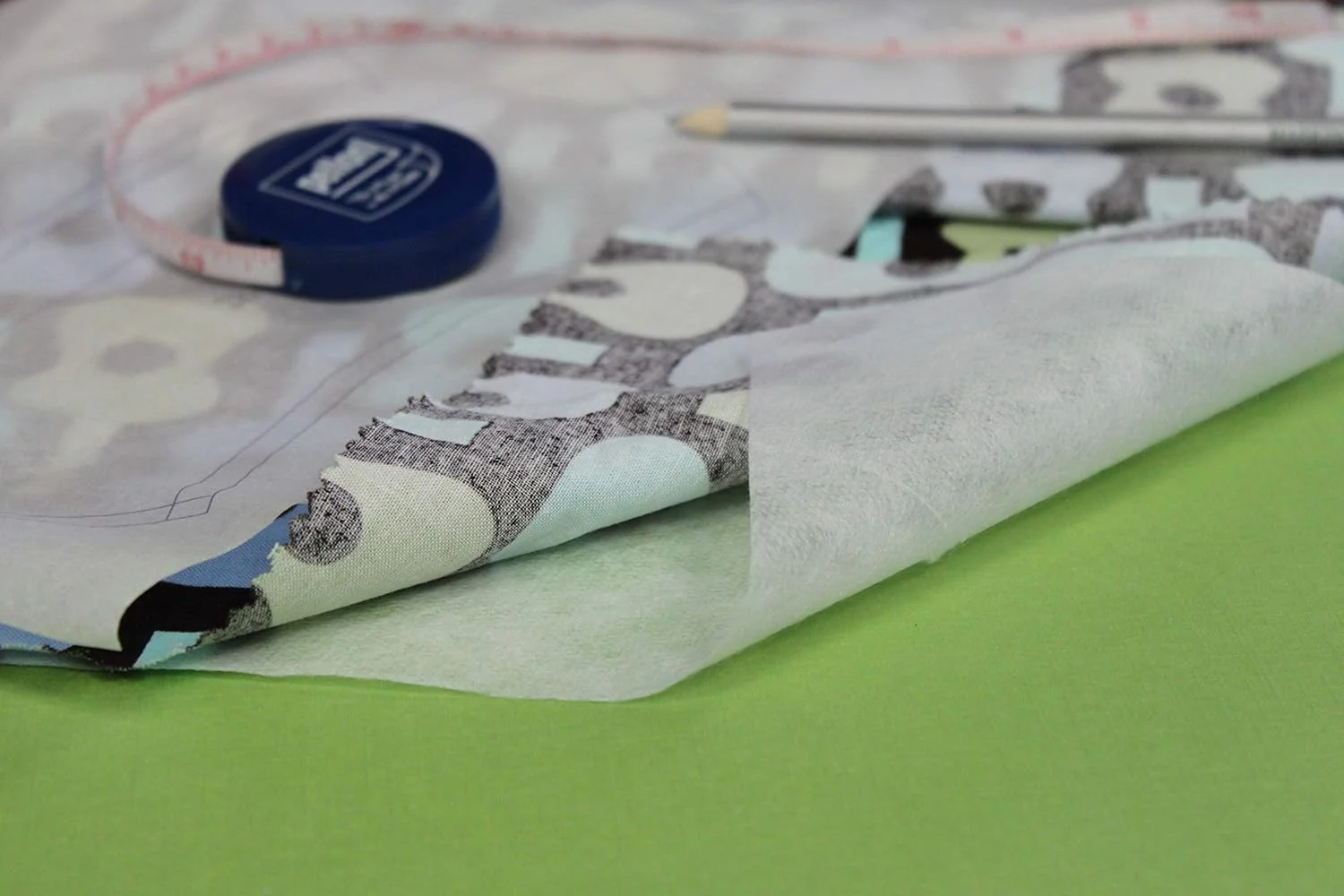 Pellon Interfacing Sheer/Light Fuse 15"x3yd Pkg Wh