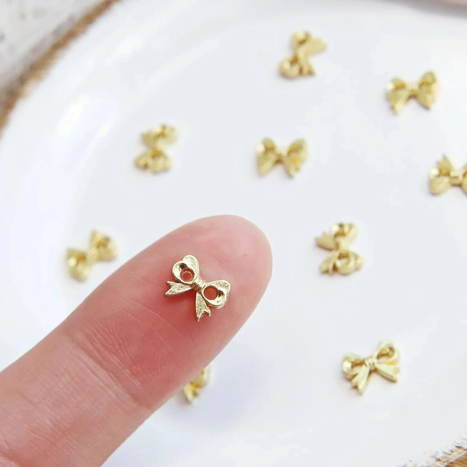 دکمه های فلزی مینیاتوری پاپیونی Peachcor، 6 میلی متر / 0.24 اینچ، دکمه های عروسکی، دکمه های لباس سایز عروسک، دکمه های بسیار کوچک برای پروژه های خیاطی عروسک، در 5 رنگ (10 عدد) دکمه های فلزی مینیاتوری پاپیونی Peachcor، 6 میلی متر / 0.24 اینچ، دکمه های عروسکی، دکمه های لباس سایز عروسک، دکمه های بسیار کوچک برای پروژه های خیاطی عروسک، در 5 رنگ (10 عدد)