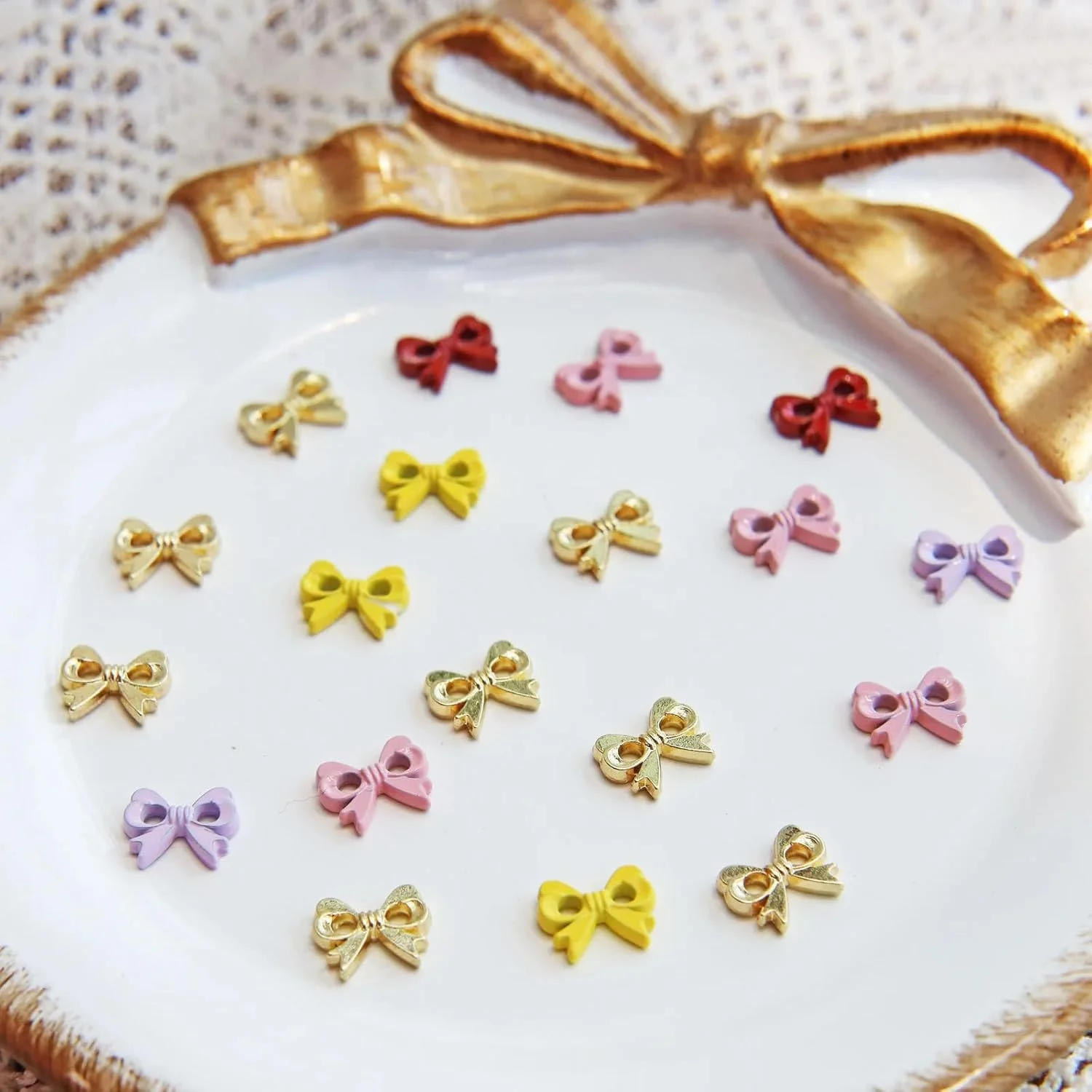 دکمه های فلزی مینیاتوری پاپیونی Peachcor، 6 میلی متر / 0.24 اینچ، دکمه های عروسکی، دکمه های لباس سایز عروسک، دکمه های بسیار کوچک برای پروژه های خیاطی عروسک، در 5 رنگ (10 عدد)