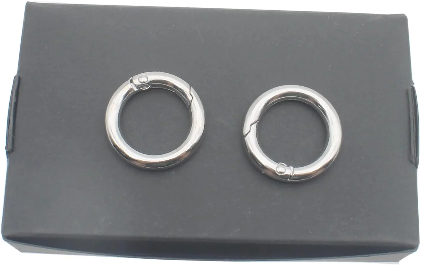 حلقه های فنری OZXNO، بسته 50 عددی، کارابین آلیاژ روی، گیره فشاری فنری گرد، جاکلیدی برای زنجیر کلید، کیف، کیف دستی حلقه های فنری OZXNO، بسته 50 عددی، کارابین آلیاژ روی، گیره فشاری فنری گرد، جاکلیدی برای زنجیر کلید، کیف، کیف دستی