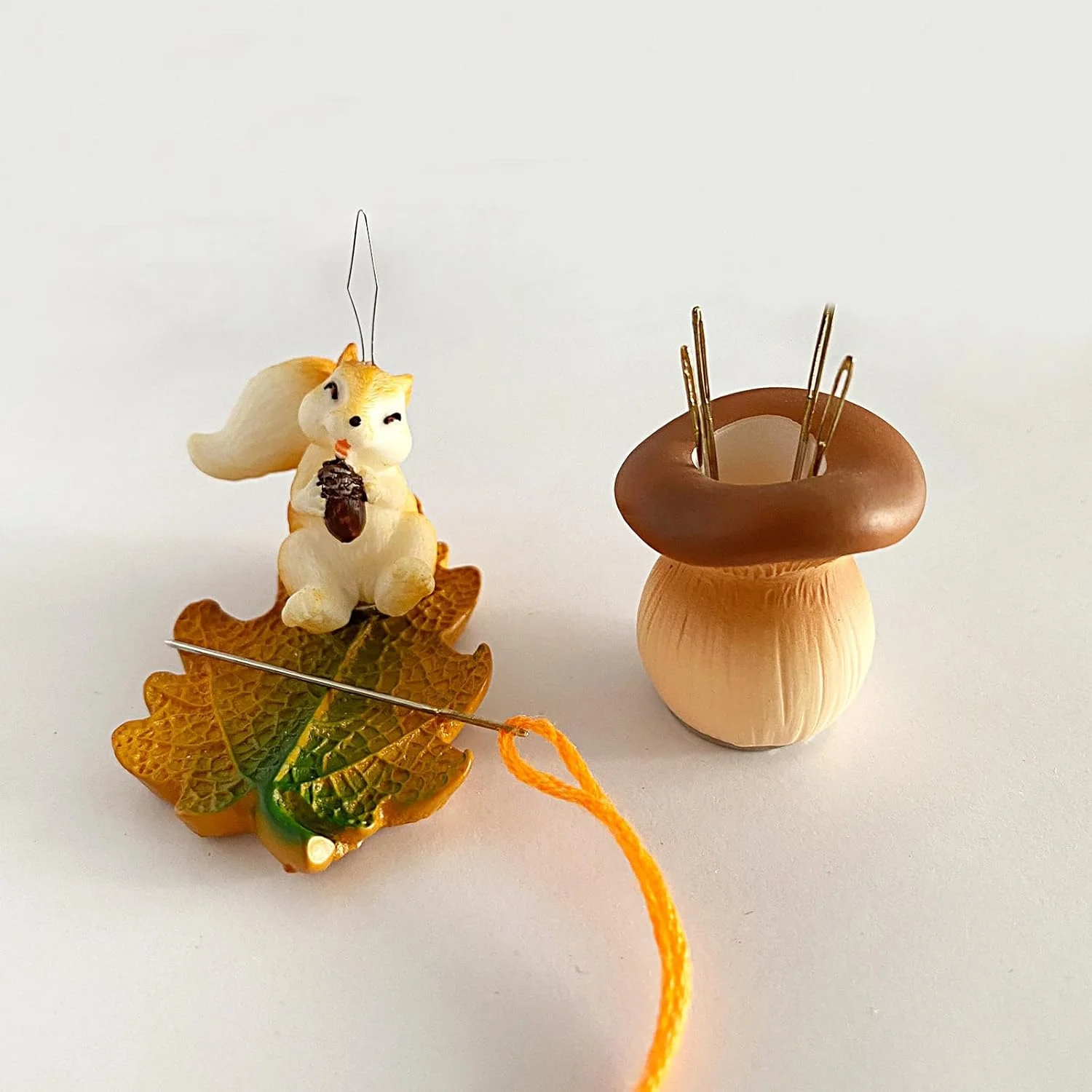 جا سوزنی مغناطیسی طرح قارچ، سوزن نخ کن طرح سنجاب و نگهدارنده سوزن طرح برگ برای گلدوزی، شماره دوزی و لوازم خیاطی جا سوزنی مغناطیسی طرح قارچ، سوزن نخ کن طرح سنجاب و نگهدارنده سوزن طرح برگ برای گلدوزی، شماره دوزی و لوازم خیاطی