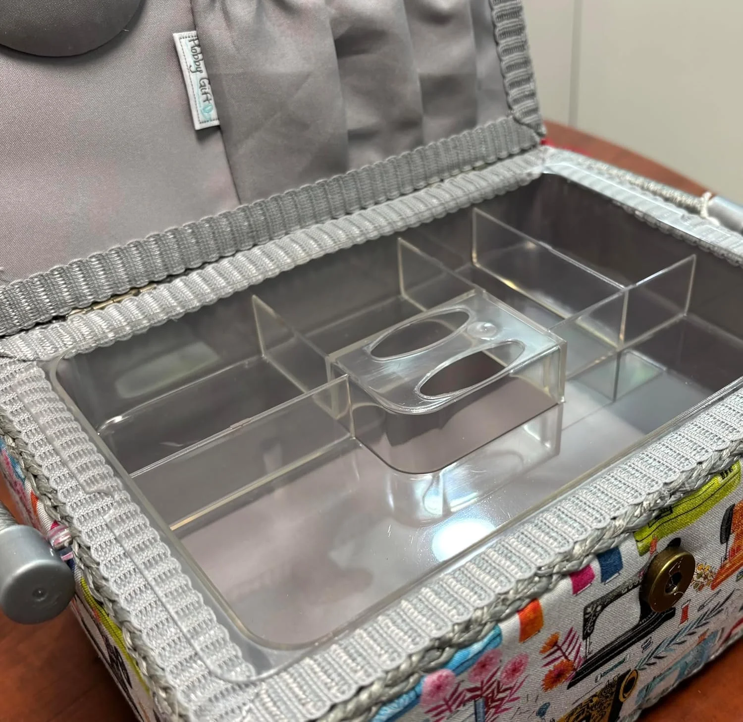 جعبه خیاطی چوبی بزرگ، جعبه خیاطی پارچه ای با 8 محفظه، سازمان دهنده با سوزن، جعبه نگهداری با دسته و سینی، (P13، متوسط) جعبه خیاطی چوبی بزرگ، جعبه خیاطی پارچه ای با 8 محفظه، سازمان دهنده با سوزن، جعبه نگهداری با دسته و سینی، (P13، متوسط)