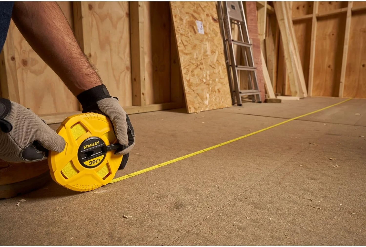 نوار اندازه گیری داخل محفظه 30 متری