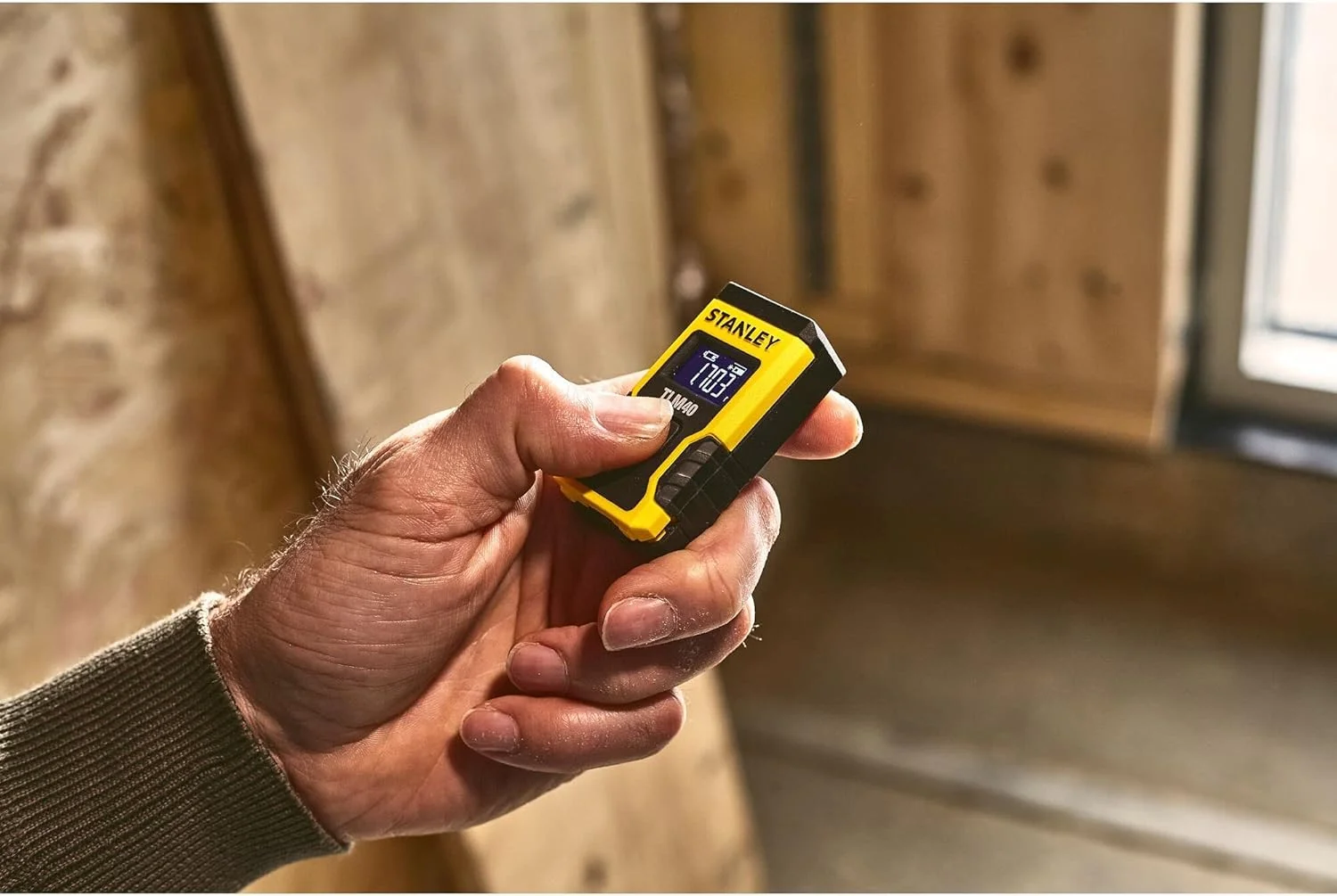 متر لیزری استنلی مدل TLM40، زرد/مشکی، STHT77666-0