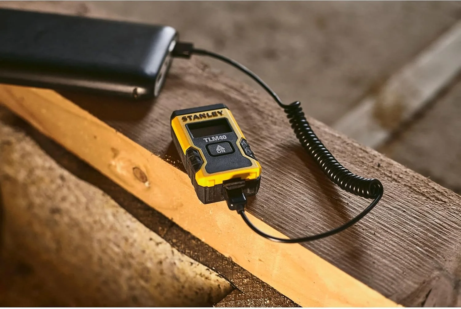 متر لیزری استنلی مدل TLM40، زرد/مشکی، STHT77666-0
