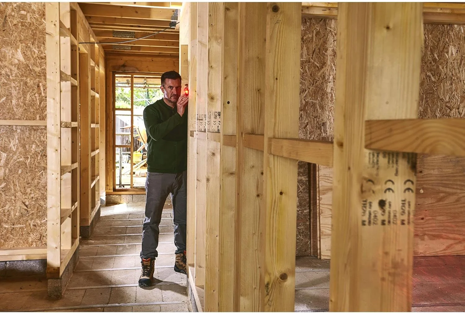 متر لیزری استنلی مدل TLM40، زرد/مشکی، STHT77666-0