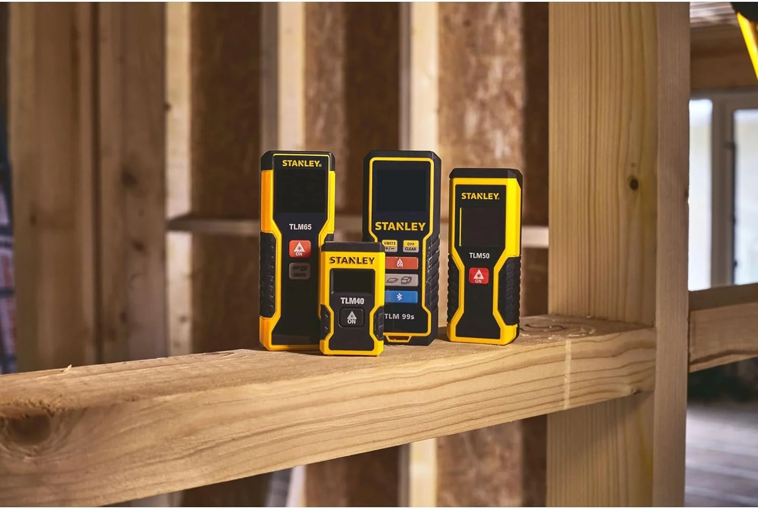 متر لیزری استنلی مدل TLM40، زرد/مشکی، STHT77666-0
