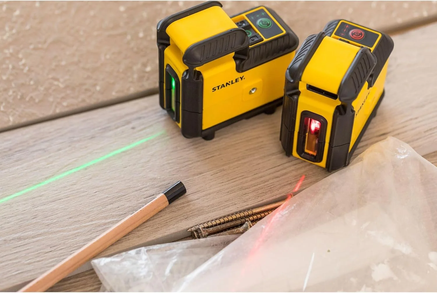 دستگاه تراز لیزری خطی متقاطع استنلی با چرخش 360 درجه (خط افقی و عمودی 360 درجه، خودتراز، IP50، شامل پایه دیواری، 4 عدد باتری و کیف حمل) STHT77594-1