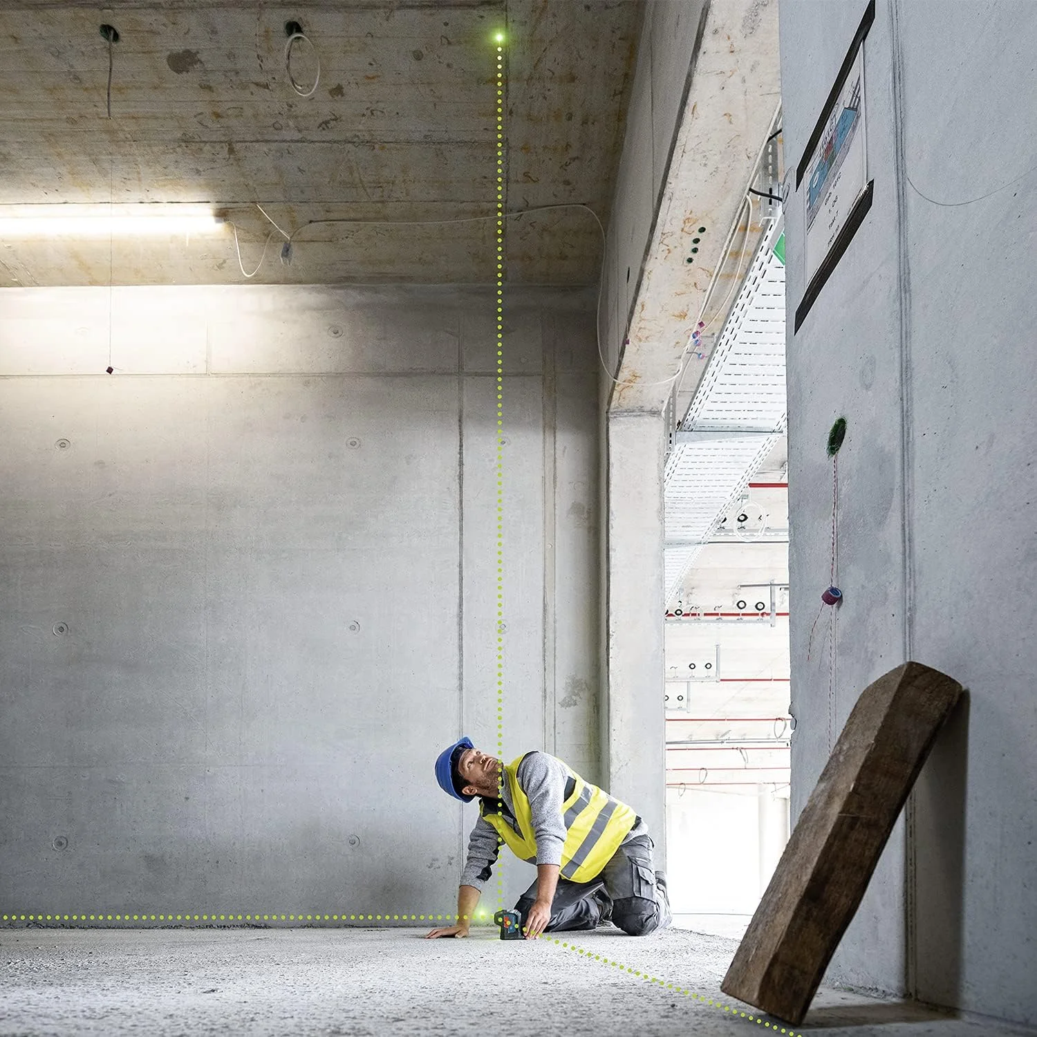 تراز لیزری 5 نقطه ای بوش مدل GPL 5 G Professional، لیزر سبز، 30 متر، IP 65، کلید دو حالته، پایه چرخشی یکپارچه، 0.35 کیلوگرم