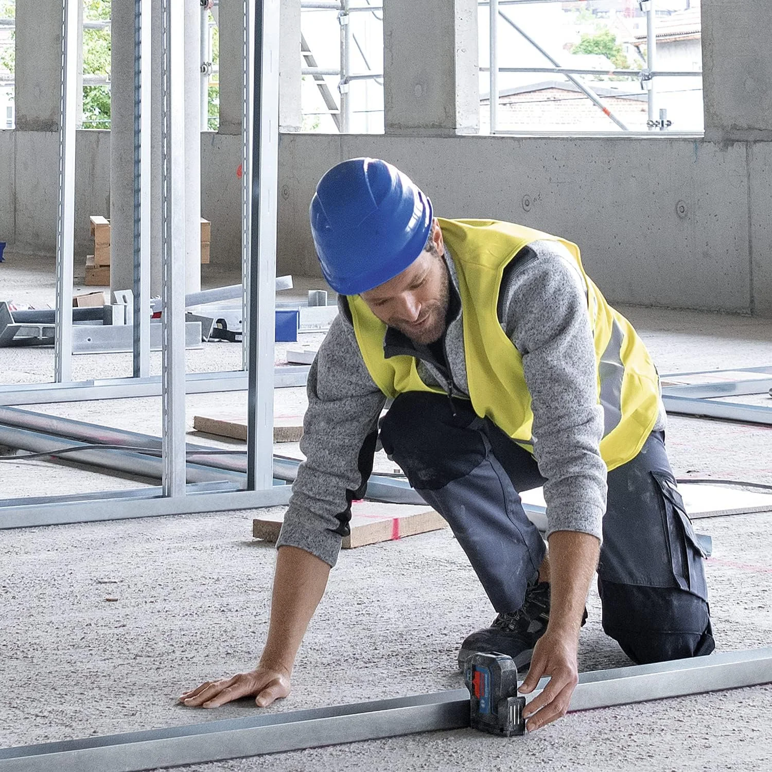 تراز لیزری 5 نقطه ای بوش مدل GPL 5 G Professional، لیزر سبز، 30 متر، IP 65، کلید دو حالته، پایه چرخشی یکپارچه، 0.35 کیلوگرم