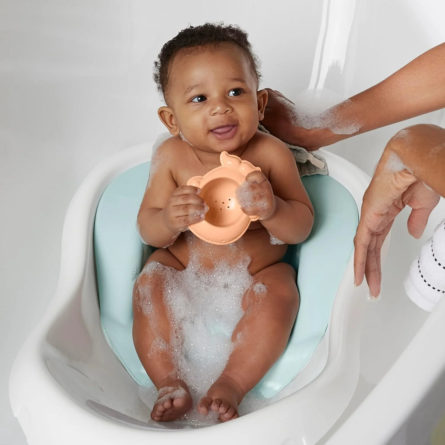 وان حمام کودک فیشر پرایس مدل Sling 'N Seat 4 در 1 با پشتیبانی نوزاد قابل جابجایی و 2 اسباب بازی، شکوفه های تابستانی