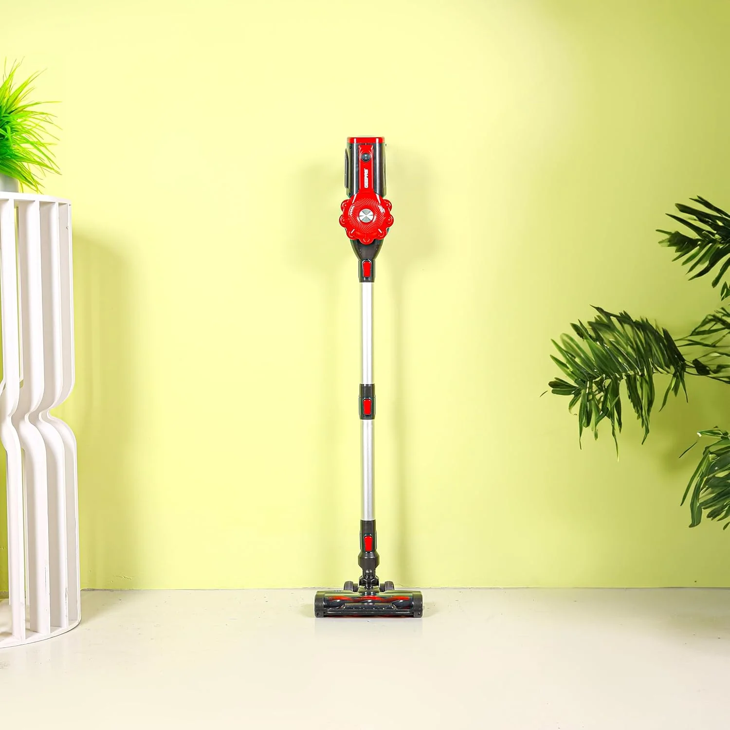 جاروبرقی عصایی و دستی Geepas مدل GVC19037 / سیستم فیلتراسیون سیکلونیک، پلاستیکی با فیلتر HEPA / ایده آل برای خانه، دفتر، آپارتمان، مشکی و قرمز