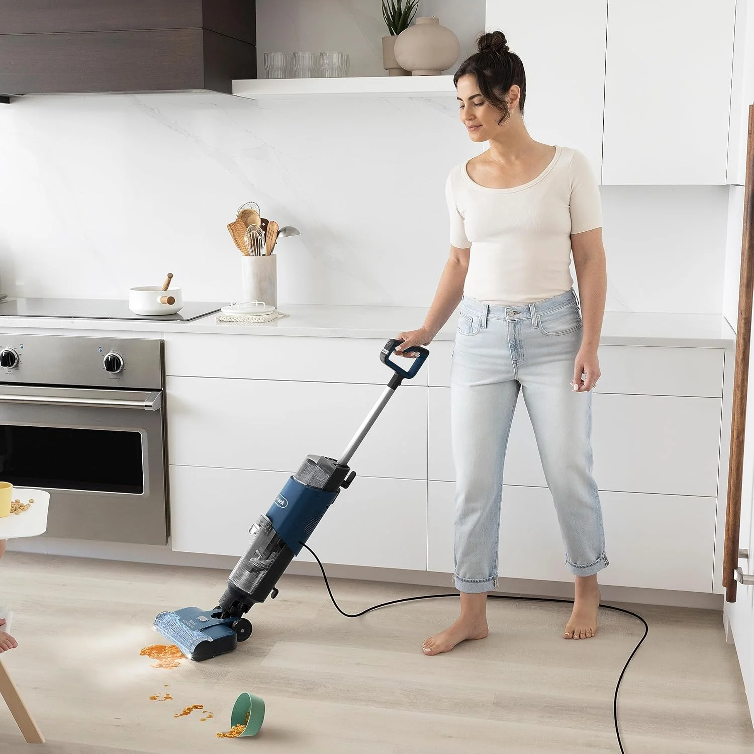 جاروبرقی و کف شوی شارژی Shark HydroVac با برس ضد میکروبی، خنثی کننده بوی مایع چند سطحی و کابل 25 فوتی، خود تمیز شونده، مرطوب و خشک، سرمه ای WD100EU جاروبرقی و کف شوی شارژی Shark HydroVac با برس ضد میکروبی، خنثی کننده بوی مایع چند سطحی و کابل 25 فوتی، خود تمیز شونده، مرطوب و خشک، سرمه ای WD100EU