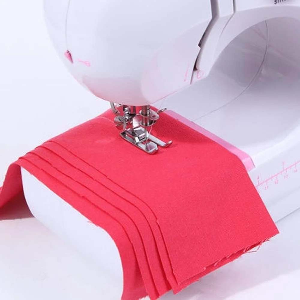 چرخ خیاطی کوچک TONGSH، دستیار چند منظوره قابل حمل در خانه با میز توسعه نور، سرعت دوگانه قابل تنظیم، دستگاه تعمیر و ساخت صنایع دستی چرخ خیاطی کوچک TONGSH، دستیار چند منظوره قابل حمل در خانه با میز توسعه نور، سرعت دوگانه قابل تنظیم، دستگاه تعمیر و ساخت صنایع دستی