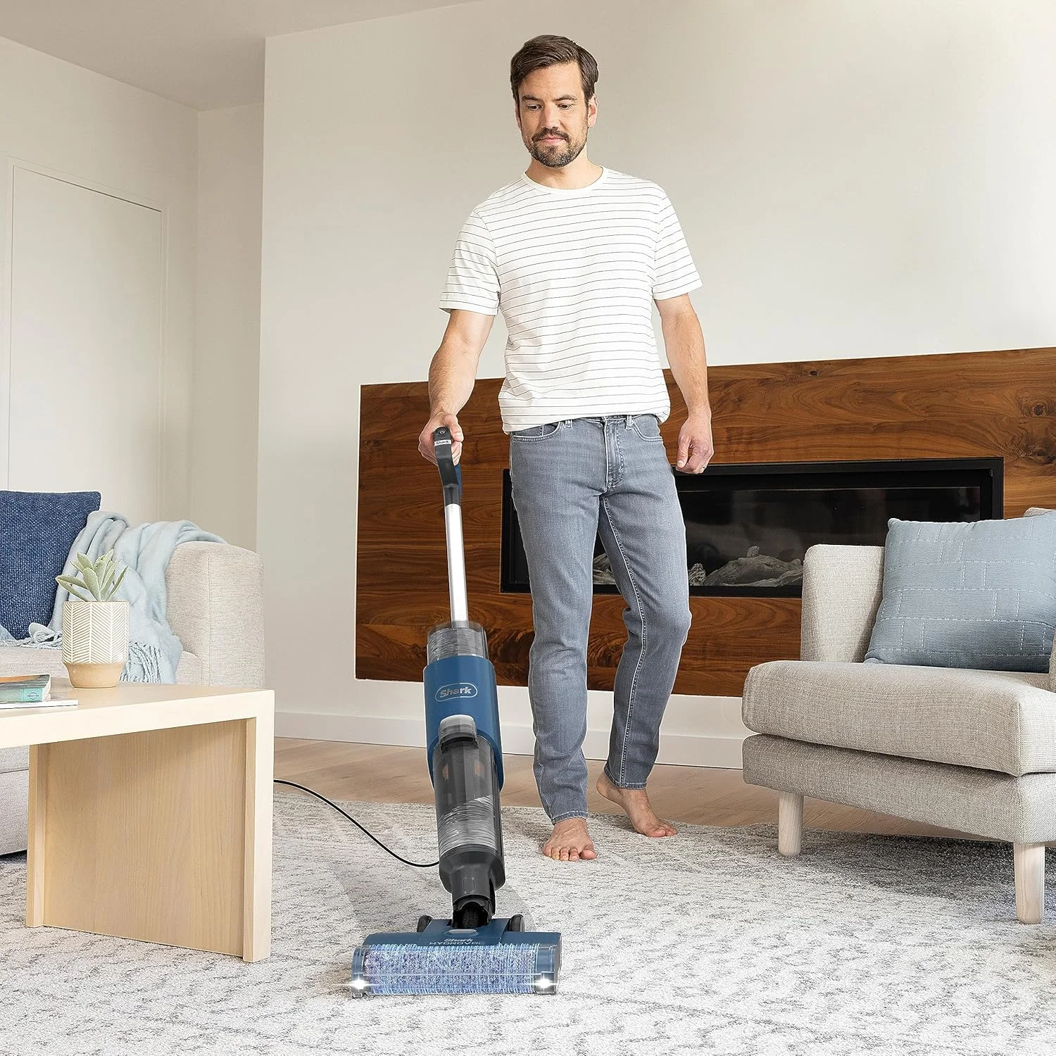 جاروبرقی و کف شوی شارژی Shark HydroVac با برس ضد میکروبی، خنثی کننده بوی مایع چند سطحی و کابل 25 فوتی، خود تمیز شونده، مرطوب و خشک، سرمه ای WD100EU جاروبرقی و کف شوی شارژی Shark HydroVac با برس ضد میکروبی، خنثی کننده بوی مایع چند سطحی و کابل 25 فوتی، خود تمیز شونده، مرطوب و خشک، سرمه ای WD100EU