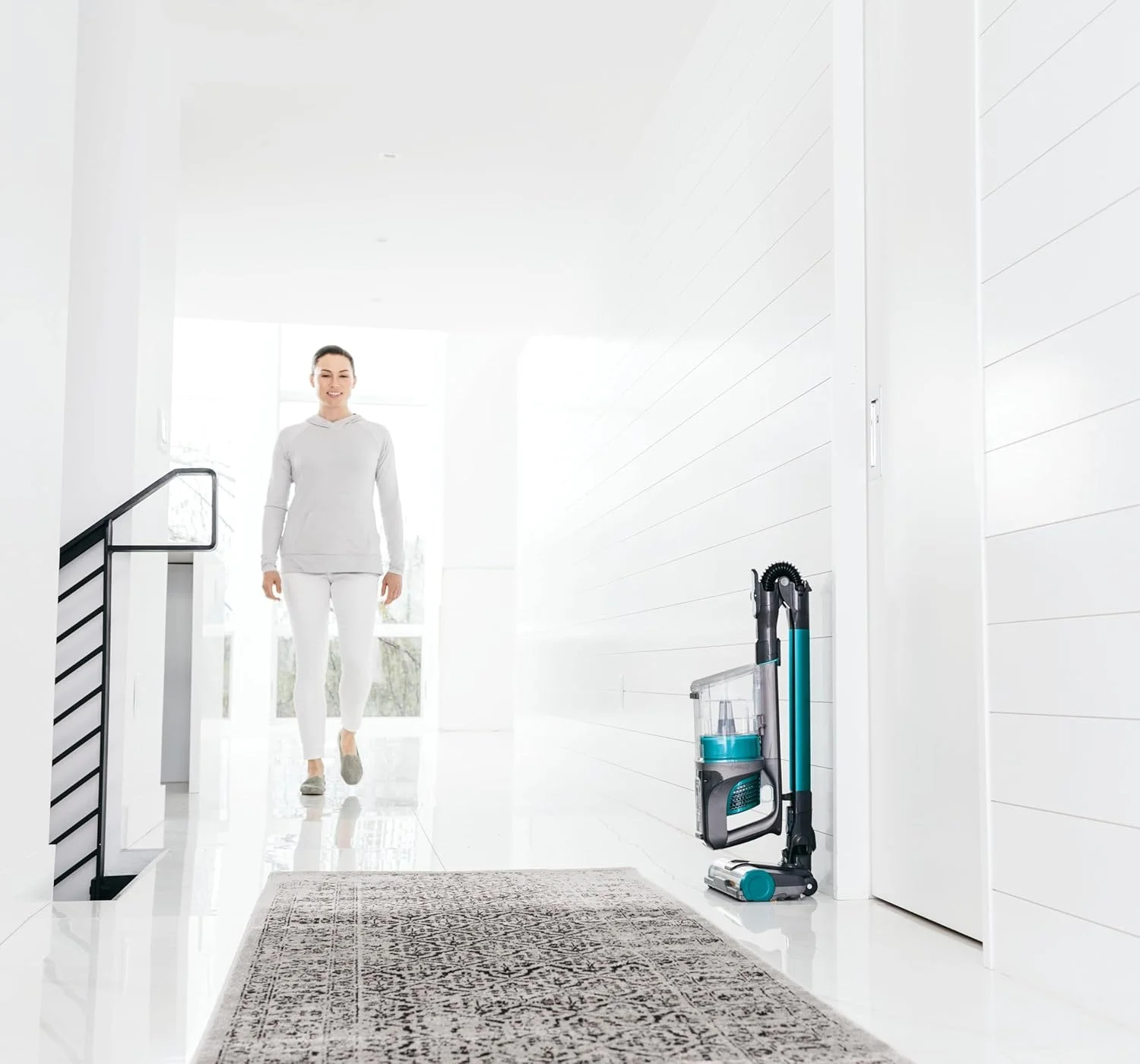 جاروبرقی عصایی شارژی Shark با فناوری Flex، ضد گره خوردگی مو، مناسب فرش و سطوح سخت، جاروبرقی ضد آلرژی، آبی طاووسی/خاکستری زغالی، IZ102ME جاروبرقی عصایی شارژی Shark با فناوری Flex، ضد گره خوردگی مو، مناسب فرش و سطوح سخت، جاروبرقی ضد آلرژی، آبی طاووسی/خاکستری زغالی، IZ102ME