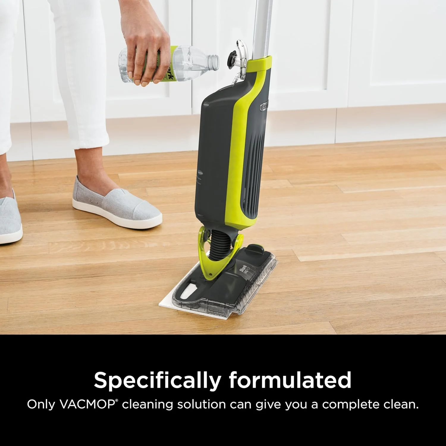 جاروبرقی و تی شارک VACMOP بدون سیم برای سطوح سخت به همراه 2 پد یکبار مصرف VACMOP و محلول 350 میلی لیتری VACMOP، خاکستری ذغالی، VM180 جاروبرقی و تی شارک VACMOP بدون سیم برای سطوح سخت به همراه 2 پد یکبار مصرف VACMOP و محلول 350 میلی لیتری VACMOP، خاکستری ذغالی، VM180