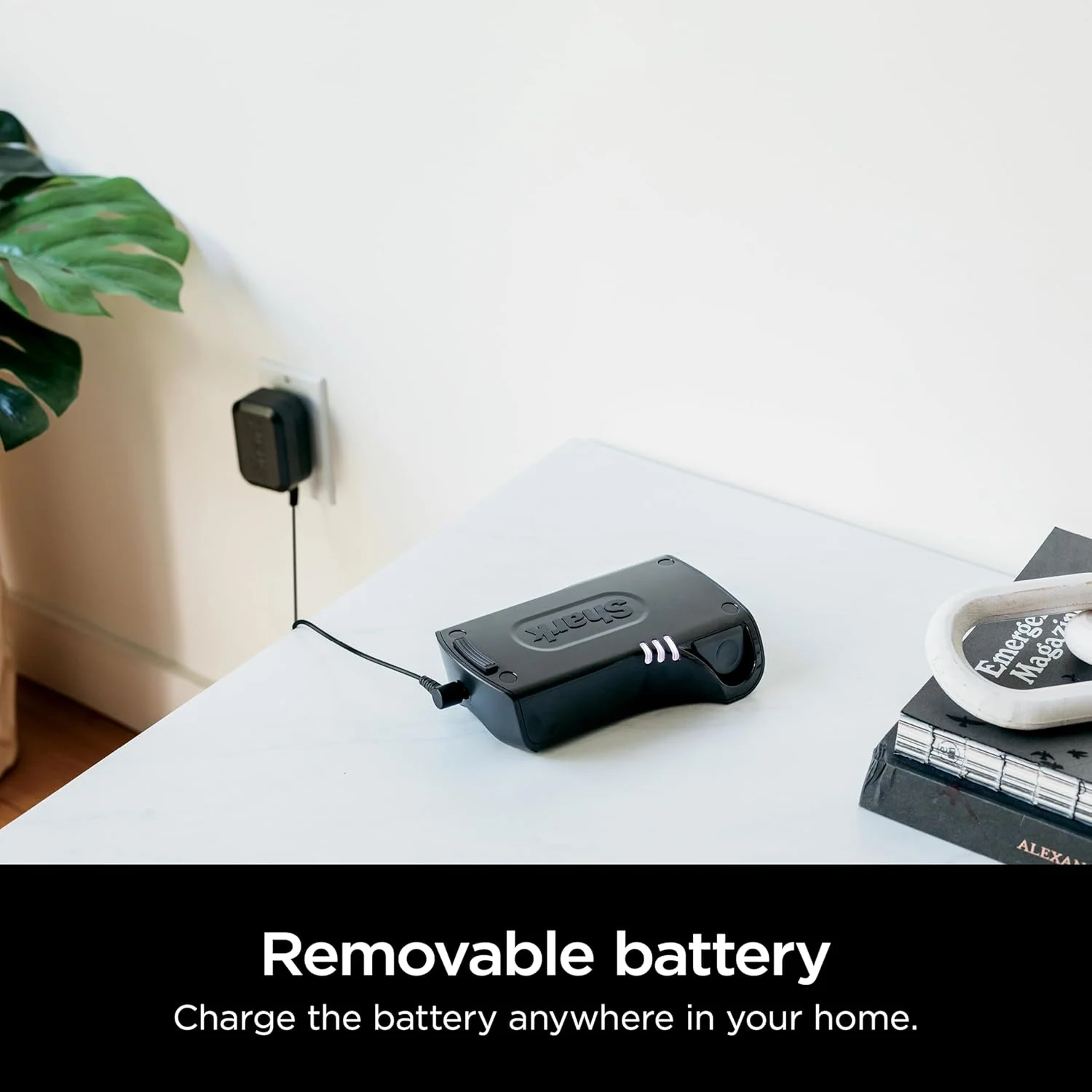 جاروبرقی شارژی Shark با فیلتر HEPA، سبک وزن، قابل حمل، قابل شارژ، جمع آوری قدرتمند موی حیوانات خانگی، دسته جداشونده، ابزار شکاف، برس گردگیری، 50 دقیقه زمان کارکرد، آبی، IZ363HT جاروبرقی شارژی Shark با فیلتر HEPA، سبک وزن، قابل حمل، قابل شارژ، جمع آوری قدرتمند موی حیوانات خانگی، دسته جداشونده، ابزار شکاف، برس گردگیری، 50 دقیقه زمان کارکرد، آبی، IZ363HT