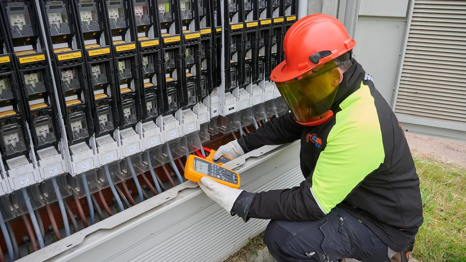 کیت فلوک 283FC/PVSolar با مولتی متر بی سیم CAT III 1500V، کلمپ آمپرمتر بی سیم 60 آمپر AC/DC با استاندارد CAT IV 1000V TRMS کیت فلوک 283FC/PVSolar با مولتی متر بی سیم CAT III 1500V، کلمپ آمپرمتر بی سیم 60 آمپر AC/DC با استاندارد CAT IV 1000V TRMS