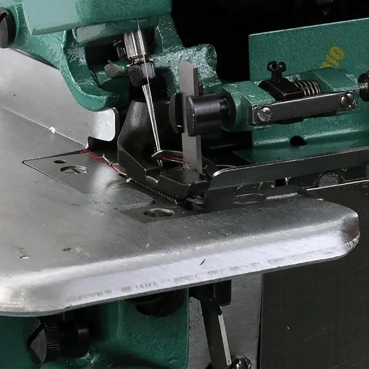 چرخ خیاطی سردوز WIKINK، چرخ های سردوز نخ، چرخ های سردوز با قابلیت 3 دوخت، گاورنر، طول دوخت قابل تنظیم و 3000 بخیه در دقیقه، بدنه فلزی بادوام چرخ خیاطی سردوز WIKINK، چرخ های سردوز نخ، چرخ های سردوز با قابلیت 3 دوخت، گاورنر، طول دوخت قابل تنظیم و 3000 بخیه در دقیقه، بدنه فلزی بادوام