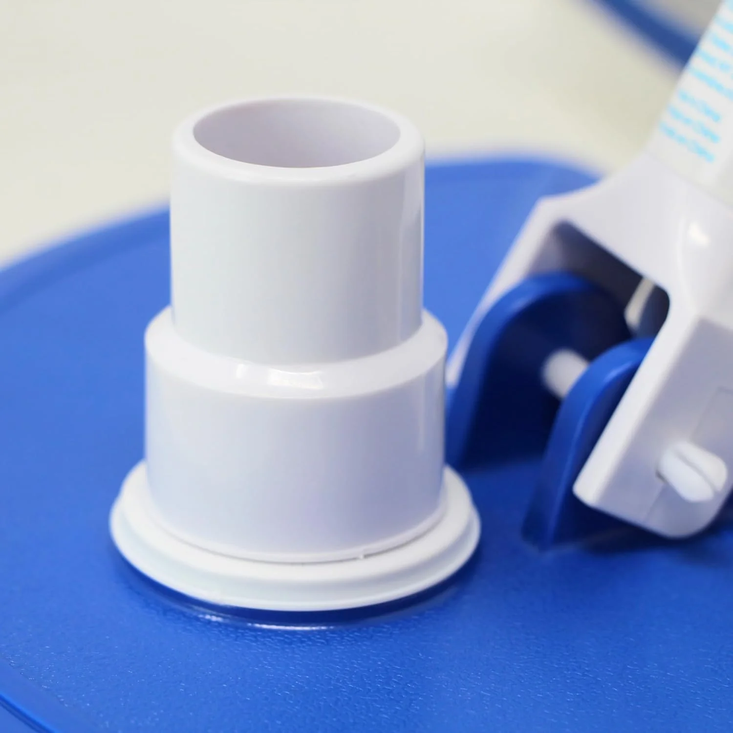 سر جاروبرقی مثلثی وزنه دار استخر HydroTools by Swimline